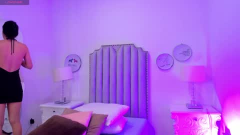 Alison online show from April 8, 7:03 pm