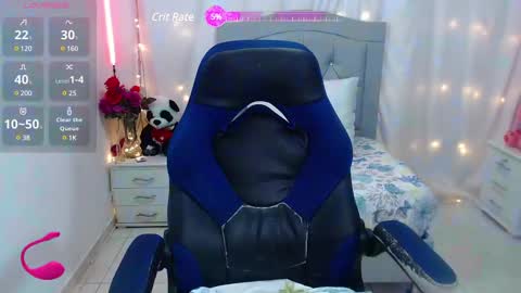 Snapshot of alison_girl22 chatting on February 21, 12:38 am Alison online show from February 21, 12:38 am