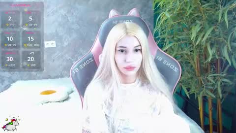 Snapshot of alison_moonlight chatting on July 3, 8:37 pm Alison online show from July 3, 8:37 pm