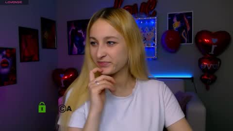 Snapshot of alison_purr chatting on February 25, 10:36 am alison_purr online show from February 25, 10:36 am