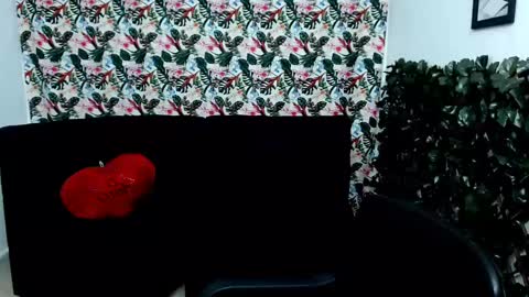 Snapshot of alisonn_hot chatting on March 5, 3:51 am ALISSON HOT online show from March 5, 3:51 am
