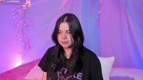 Mia online show from July 8, 5:34 am