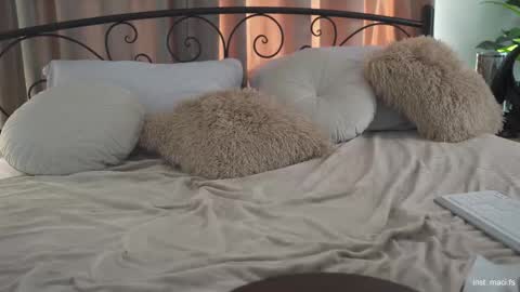 Alissa online show from February 9, 1:14 pm