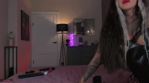 Help me Reach K FollowerslPut your finger up  online show from February 2, 1:04 am