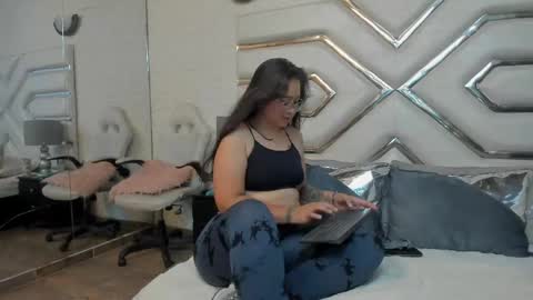 Snapshot of alissbluumm chatting on May 27, 7:22 pm alissbluumm online show from May 27, 7:22 pm