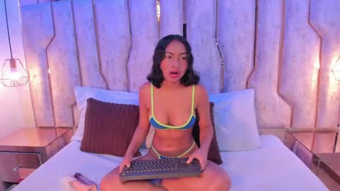 Snapshot of alisse_myers chatting on May 1, 3:11 am alisse_myers online show from May 1, 3:11 am