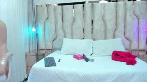 Snapshot of alisse_myers chatting on May 26, 3:02 am alisse_myers online show from May 26, 3:02 am