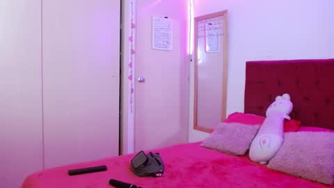 alissesallie_ online show from May 22, 1:24 am