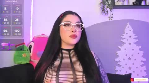 Snapshot of alissonpeach111 chatting on December 7, 1:36 am Alisson online show from December 7, 1:36 am