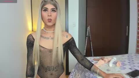 Snapshot of alissoondream_ chatting on February 19, 1:51 pm alisson online show from February 19, 1:51 pm