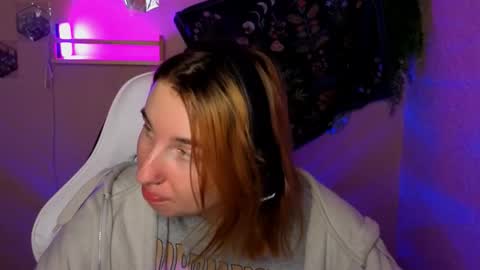 Snapshot of alisun_ chatting on September 18, 8:33 pm A L I C E online show from September 18, 8:33 pm