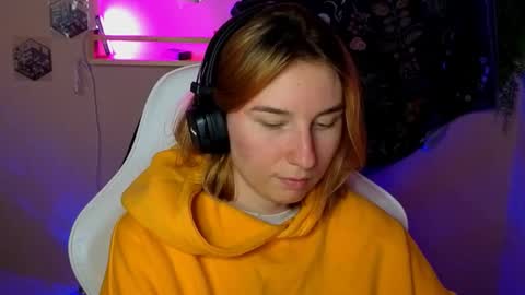 Snapshot of alisun_ chatting on September 21, 7:48 pm A L I C E online show from September 21, 7:48 pm