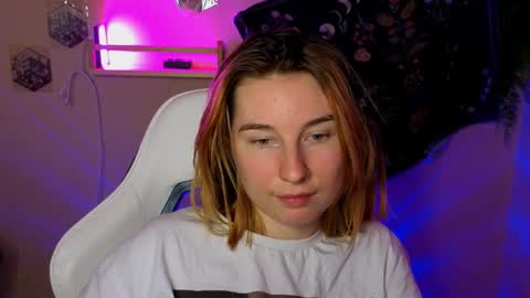 Snapshot of alisun_ chatting on September 24, 6:55 pm A L I C E online show from September 24, 6:55 pm