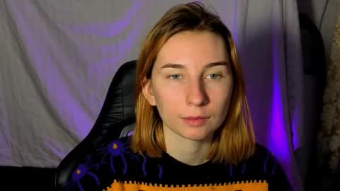 Snapshot of alisun_ chatting on October 7, 4:59 pm A L I C E online show from October 7, 4:59 pm