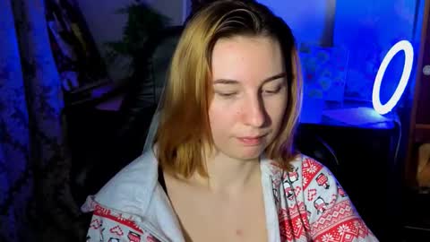 Snapshot of alisun_ chatting on October 12, 7:57 pm A L I C E online show from October 12, 7:57 pm