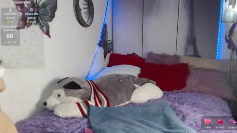 Snapshot of alix_kitty_ chatting on June 11, 2:53 am alix_kitty_ online show from June 11, 2:53 am