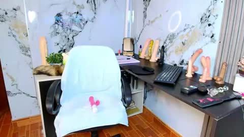 Alix online show from June 20, 1:30 am