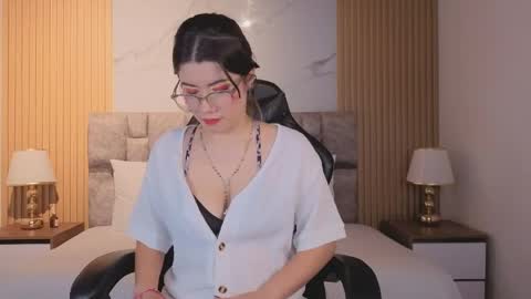 alkivamoon online show from April 24, 7:38 pm