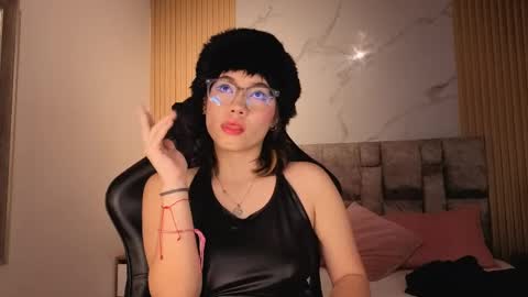 alkivamoon online show from April 29, 7:20 pm