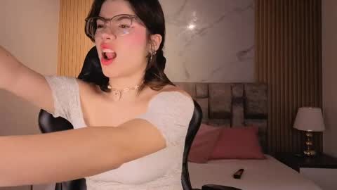alkivamoon online show from May 4, 6:59 pm