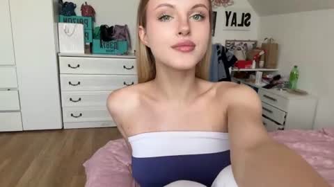 Kate online show from August 2, 11:52 am