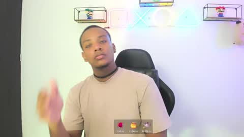 Snapshot of allan_ghersi02 chatting on December 9, 6:55 am Angel online show from December 9, 6:55 am