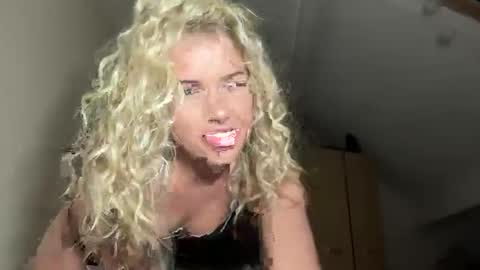 Allana online show from December 14, 6:12 pm