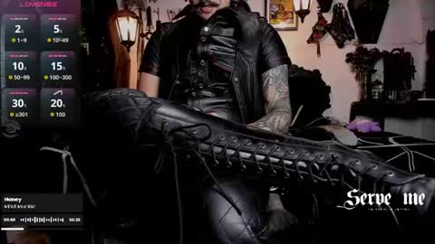 Snapshot of allanhurtss chatting on June 20, 8:11 pm online show from June 20, 8:11 pm