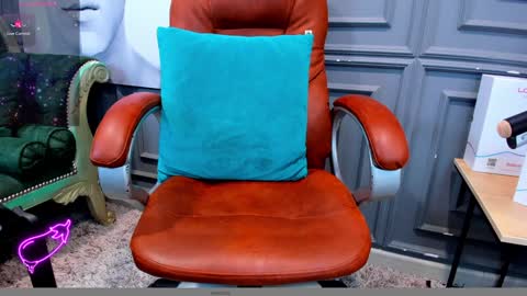 Snapshot of allessandrosantos chatting on December 21, 11:45 pm Help me reach 100 likes online show from December 21, 11:45 pm