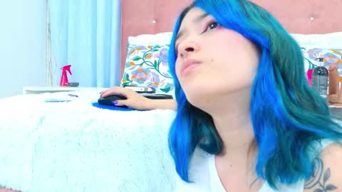 Allicia online show from November 19, 7:25 pm