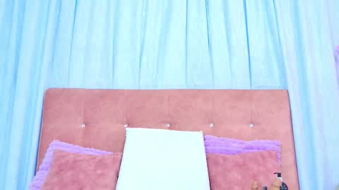 Allicia online show from December 2, 7:20 pm