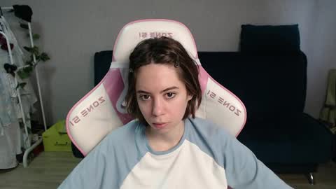 Snapshot of allie_hazie chatting on April 22, 12:35 am alice online show from April 22, 12:35 am