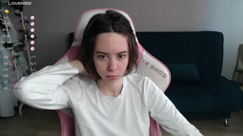 Snapshot of allie_hazie chatting on April 26, 12:41 am alice online show from April 26, 12:41 am