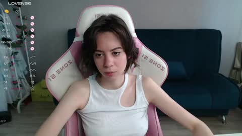 Snapshot of allie_hazie chatting on April 30, 12:50 am alice online show from April 30, 12:50 am