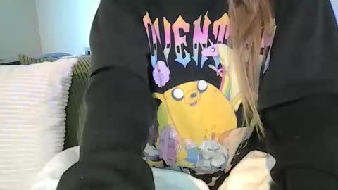Snapshot of alliebearx chatting on April 25, 3:53 pm alliebearx online show from April 25, 3:53 pm