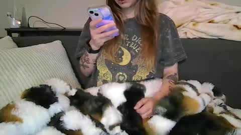 Snapshot of alliebearx chatting on April 28, 5:34 am alliebearx online show from April 28, 5:34 am