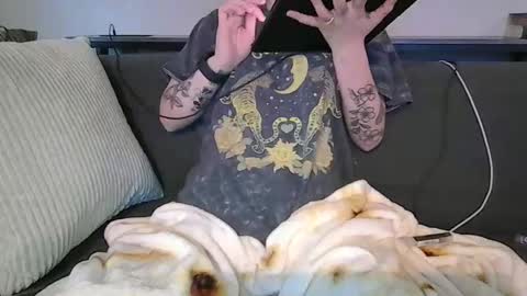 Snapshot of alliebearx chatting on April 30, 2:29 am alliebearx online show from April 30, 2:29 am