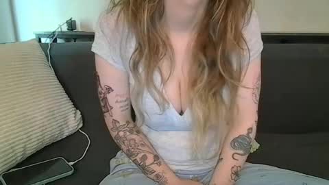 Snapshot of alliebearx chatting on June 25, 5:50 pm alliebearx online show from June 25, 5:50 pm