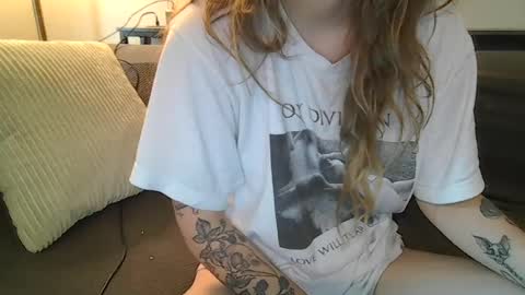 Snapshot of alliebearx chatting on July 17, 3:18 pm alliebearx online show from July 17, 3:18 pm