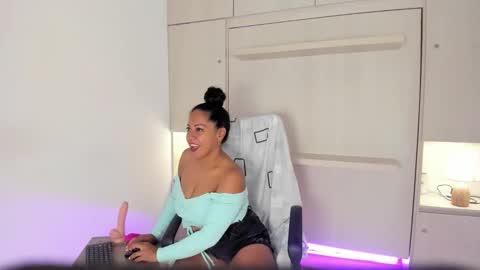 Snapshot of alliebennet chatting on February 26, 7:35 pm ALISON online show from February 26, 7:35 pm