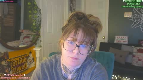 Snapshot of allieberrybb chatting on December 12, 7:37 pm  bb  online show from December 12, 7:37 pm