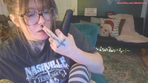Snapshot of allieberrybb chatting on December 17, 2:44 pm  bb  online show from December 17, 2:44 pm