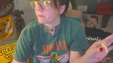 Snapshot of allieberrybb chatting on December 23, 3:18 am  bb  online show from December 23, 3:18 am
