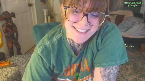Snapshot of allieberrybb chatting on December 26, 3:06 am  bb  online show from December 26, 3:06 am