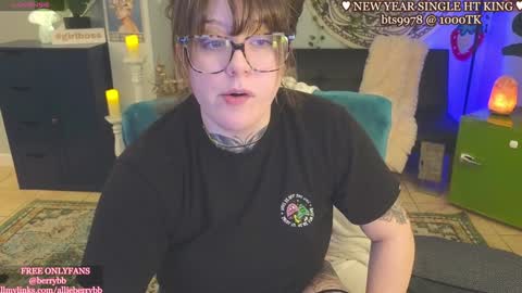 Snapshot of allieberrybb chatting on January 1, 5:33 am  bb  online show from January 1, 5:33 am