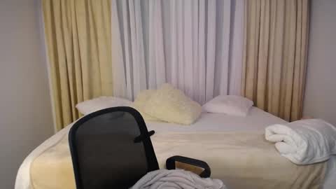 Allie  online show from May 22, 2:22 pm