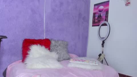 Snapshot of allis0n_ik chatting on January 21, 8:41 am ALLIS0N IK online show from January 21, 8:41 am