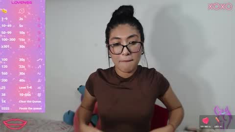Snapshot of allison_18_ chatting on October 8, 8:01 am Nana online show from October 8, 8:01 am