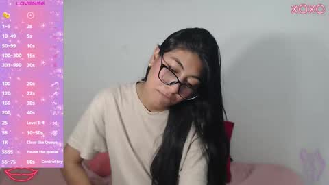 Snapshot of allison_18_ chatting on October 17, 8:50 am Nana online show from October 17, 8:50 am