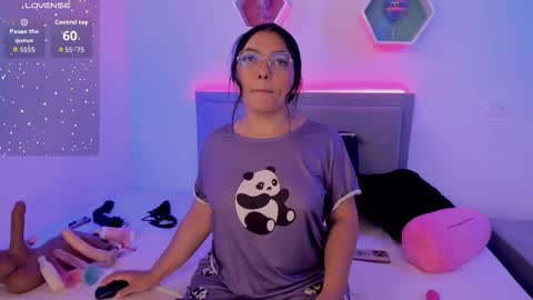 Snapshot of allison_muun chatting on February 21, 2:40 pm Ally online show from February 21, 2:40 pm